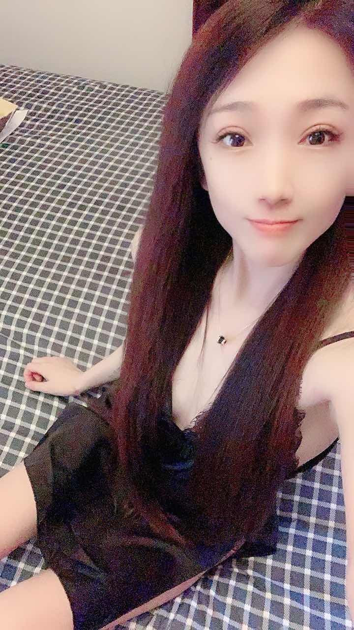 开裆黑丝特别紧小妹